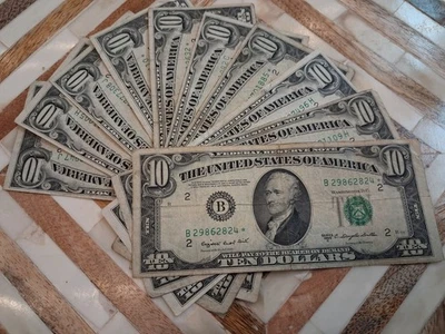 Ten 1950 Federal Reserve Note $10 Ten Dollar Four Are Star Notes - Image 1 of 4