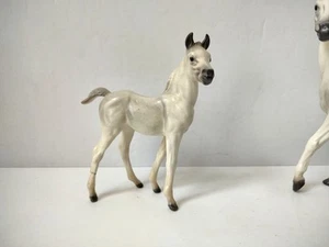 Hagen Renaker Diseñadores Taller Caballo Figura Potro Árabe Zilla Pata Reparada - Imagen 1 de 5