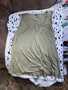 Camiseta sin mangas verde enfermería y maternidad Old Navy XXL - Imagen 1 de 5
