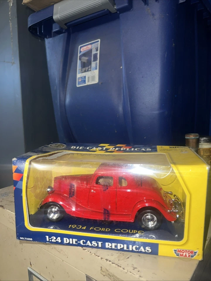 RED 1934 FORD COUPE 1:24 Diecast MOTORMAX DIE-CAST REPLICAS 73200 - Image 1 of 1