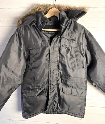 Abrigo Ralph Lauren EE. UU. Polo Asso M Niños Jóvenes Puffer Imitación Piel Chaqueta con Capucha ¡EXCELENTE ESTADO USADO! Foto 1 de 4