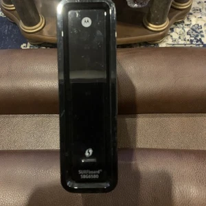 Motorola SURFboard SBG6580 (570761-011-00) DOCSIS 3.0 Cable Modem/Router - Picture 1 of 5