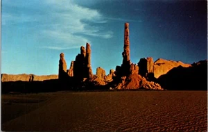 The Totem Pole Monument Valley Utah Postcard - Picture 1 of 2