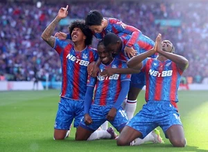 EBERECHI EZE - CRYSTAL PALACE FA CUP WINNERS 2025 - A4 QUALITY PHOTO - Picture 1 of 1
