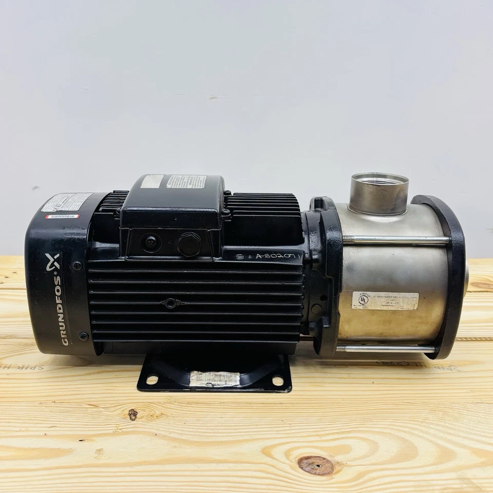 Bomba centrífuga multietapa Grundfos CM15-1 A-R-I-E-AQEJ A-A-N 3 HP 480 V 89,8 GPM Foto 1 de 4