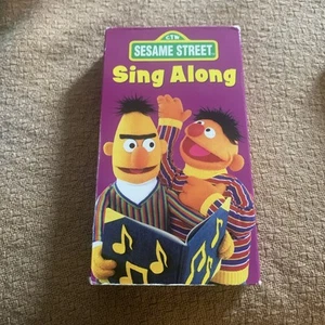 Sesame Street Sing-Along VHS Bert And Ernie 1996 Vintage 30 Minute Run Time - Bild 1 von 4