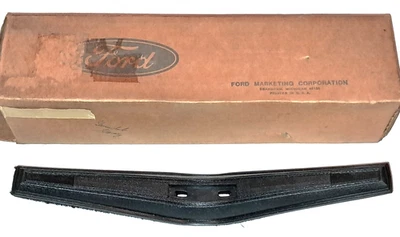 Cubierta de bocina del volante Ford LTD Galaxie Mustang 1973-74 nuevo de stock Foto 1 de 4