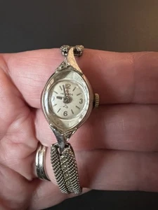 Vintage Helbros 21 Jewel 909 Two Tone Women’s Watch, - Picture 1 of 3