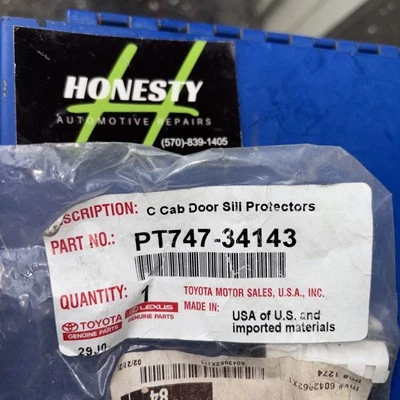 Protectores de umbral de puerta originales Toyota Tundra 2014-2021 doble cabina-PT747-34143 Foto 1 de 4