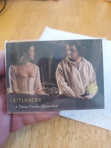 Outlander Season 1 - #32 Gold Thistle Foil Stamp Parallel Base Card #16/50 - Bild 1 von 6