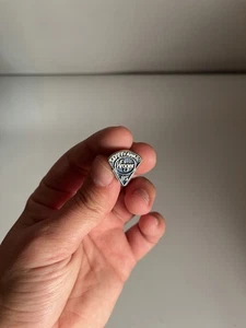 Spilla premio sicurezza Kroger vintage 85 metallo cravatta bavero negozio di alimentari HTF  - Foto 1 di 2