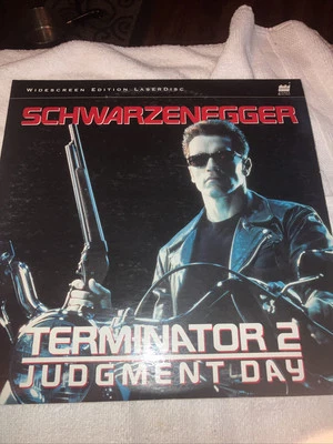 Schwarzenegger Terminator Two Judgment Day Laserdisc! - Image 1 of 3