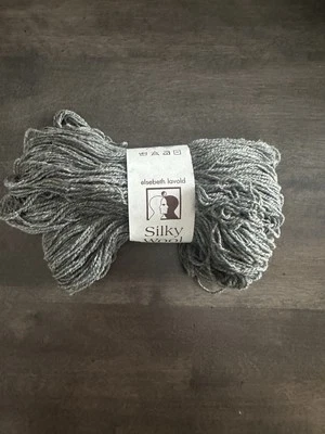 Lana sedosa Elsebeth Lavold 65 % lana/35 % seda 50 g/175 m Col.003 gris Foto 1 de 4