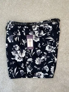 NWT Gloria Vanderbilt Nimah Belted Black/White/Gray Floral Shorts Ladies Size 16 - Picture 1 of 9