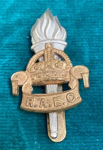 Royal Army Education Corps Queens Crown Regimental Cap Badge 1950s - Picture 1 of 5