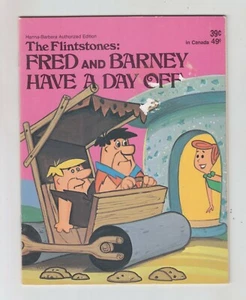 Hanna Barbera THE FLINTSTONES Fred And Barney Have A Day Off 39022 1974 - Imagen 1 de 7