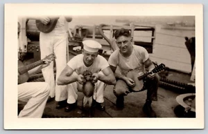 Postkarte RPPC Lot 13 US Navy in China Monkey Sailors Ship Banjo Gun - Bild 1 von 15