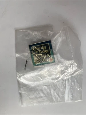 MARTIN LUTHER KING MLK 2009 One Day is Today Atlanta Braves Baseball Pin Lapel - Image 1 of 3