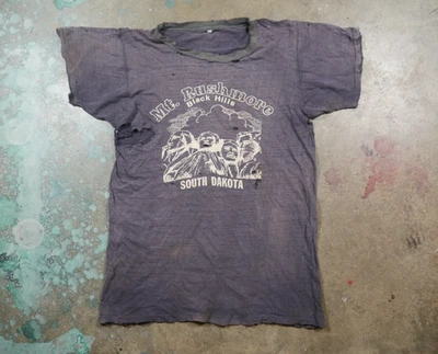 Винтажная футболка 70-х Mt Rushmore потертая состаренная маленькая выцветшая бумага тонкое выгорание - Изображение 1 из 4