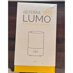 doTERRA Lumo Olio Essenziale Diffusore Aromatico Ultrasuoni Base Legno Acero NO CAVO - Foto 1 di 6