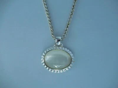 Colgante tipo piedra lunar color plata Foto 1 de 4