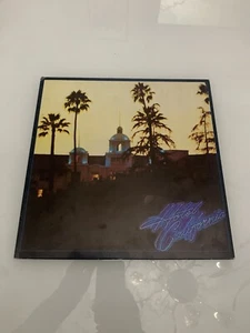 '' EAGLES '' HOTEL CALIFORNIA '' MIT POSTER 'VINYL' ST. ITALIANA '' W 53051 - Bild 1 von 15