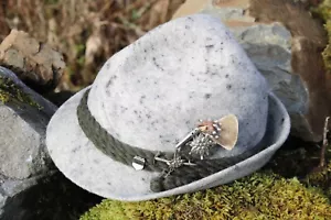 Sombrero de lana gris austriaco Friburgo de colección - prendedores de pluma Edelweiss - Imagen 1 de 10