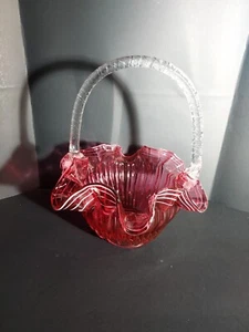 Fenton Cranberry Glas weißes Band Süßigkeiten Rüschenrand Korb - Bild 1 von 9