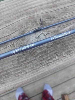 PFLÜGER Pflueger President 2 Piece 4'8" Ultra Light-Moderate Fast Spinning Rod.