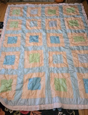 Edredón Vintage Hecho a Mano 72x89 Retro Nylon Material Sedoso Pastel Patchwork Manta Foto 1 de 4