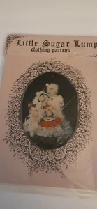 London Doll Co. Puppenmuster Weihnachtskleid Taufkleid Hase und Clown ungeschnitten - Bild 1 von 2
