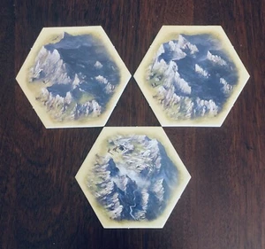 Piezas de juego oficiales adicionales/repuesto Catan (Mountains Terrain Hexagonal x3) - Imagen 1 de 3