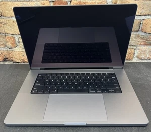 MacBook Pro 16” A2485 (2023) M1 Pro 10CPU/16 GPU 3.8GHz 32GB DDR4 1TB SSD NO OS - Afbeelding 1 van 5