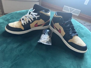 Air Jordan 1 Mid - Tartan Swoosh - Herrengröße 9,5 - DZ5329-001. TOP - Bild 1 von 6