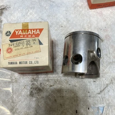 NOS Yamaha DT2MX MX250 New Piston Standard Bore 324-11731-01-96 BIN U - Image 1 of 4