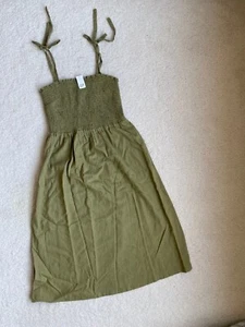 New with tag Gap smocked smocked Dresses, Khaki Green, Small size - Picture 1 of 4