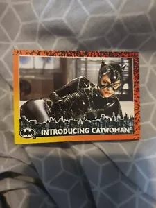 π₯1992 Topps Batman Returns Trading Card #4 Introducing Catwoman - Foto 1 di 1