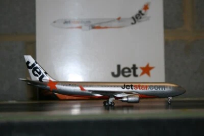 Gemini Jets 1:400 Jetstar Airbus A330-200 VH-EBF (GJJST880) Model Plane - Image 1 of 4