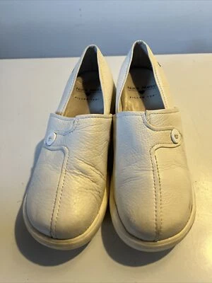 Nurse Mates Leather Upper White Clogs 7.5W women “Nikki” Style - Image 1 of 4
