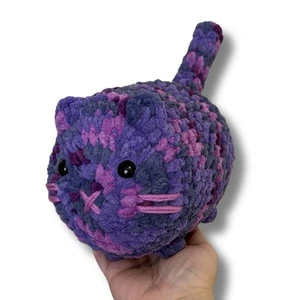 Peluche Amigurumi pagnotta gatto viola all'uncinetto, gattino paffuto, fatto a mano - Foto 1 di 3