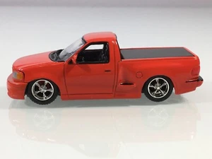 HOT WHEELS FORD F-150 SVT LIGHTNING SLAMMED - Picture 1 of 10