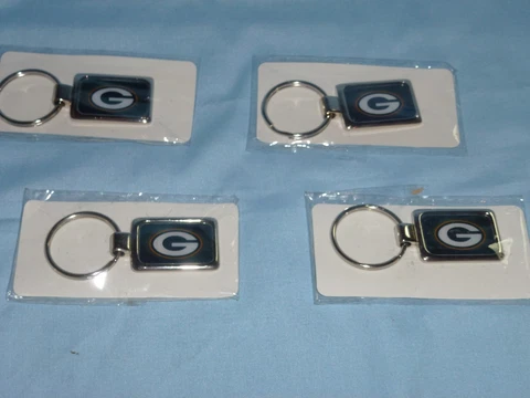 GREEN BAY PACKERS Silver Rectangle KEYCHAIN / KEYRING by Rico NWT quantity of 12 Cover