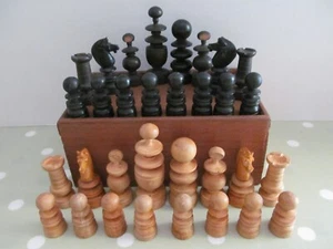 VINTAGE WOODEN CHESS SET COMPLETE IN A WOODEN BOX KING 66mm - Picture 1 of 8