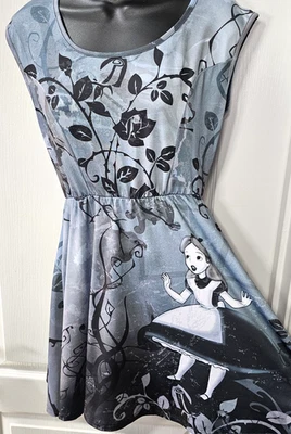 RARO TEMA CANDENTE Disney Alicia en el País de las Maravillas Arte Gótico Vestido Cerradura Espalda Mujer Med Foto 1 de 4