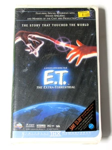 E.T. The Extra-Terrestrial NEW/SEALED (VHS Clamshell ) Steven Spielberg FREE - Picture 1 of 5