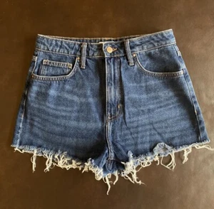 Forever 21 Women’s Denim Raw Hem Cut Off High Rise Jean Shorts Size 26 EUC - Picture 1 of 3
