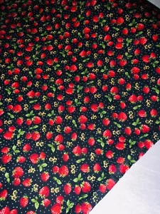 1 Meter schwarz/rot Erdbeerdruck 100 % reiner Baumwollstoff 45 Zoll breites Kleid Handwerk - Bild 1 von 3