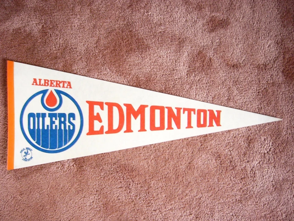 EARLY 1970'S 1972/73 ALBERTA EDMONTON OILERS WHA HOCKEY PENNANT FLAG SHARP NICE - Image 1 of 4