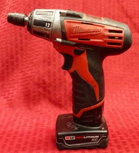 "DESTORNILLADOR HEXAGONAL COMPACTO INALÁMBRICO 1/4"" MILWAUKEE 2401-20 M12" - Imagen 1 de 6