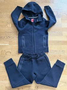 Boys Nike Tech Fleece Tracksuit Medium Black - Picture 1 of 7